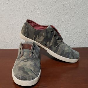 TOMS Paseos Camo Canvas Shoes